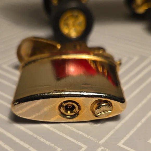 Vintage Red Roller Skate Lighter - Picture 7 of 11
